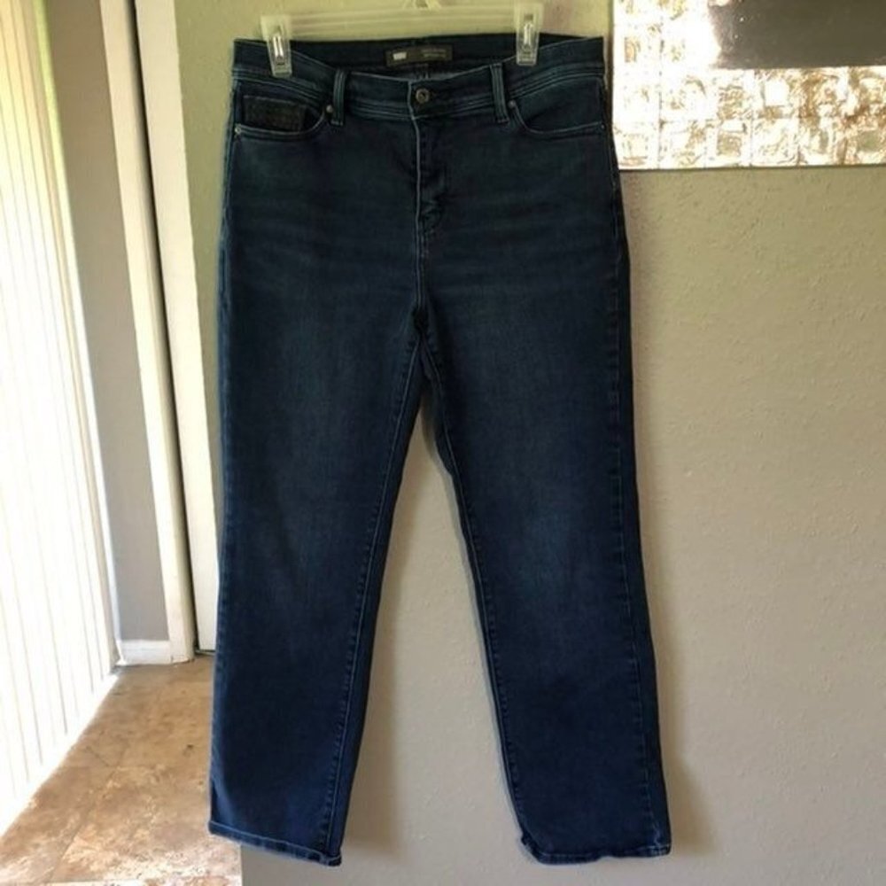 Levi's 512  perfectly slimming straight leg women jeans women 31 dark wash